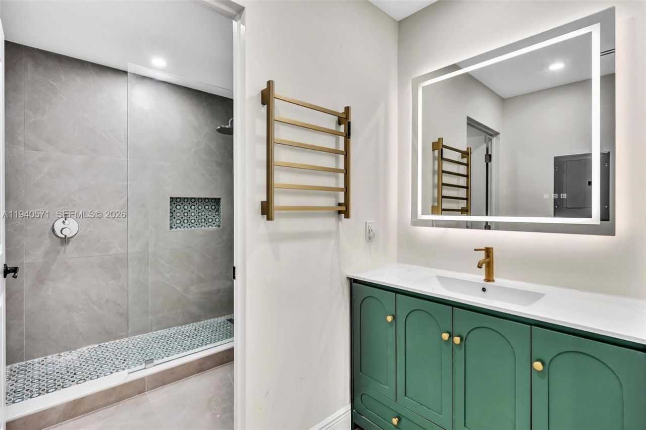 1636 SW 9th St, Miami, FL 33135 Photo