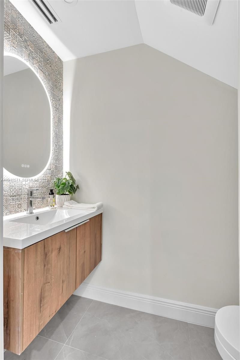 1636 SW 9th St, Miami, FL 33135 Photo