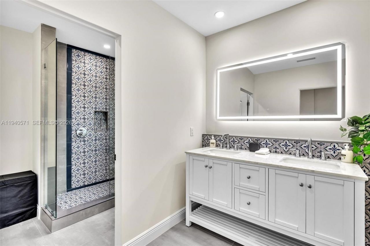 1636 SW 9th St, Miami, FL 33135 Photo