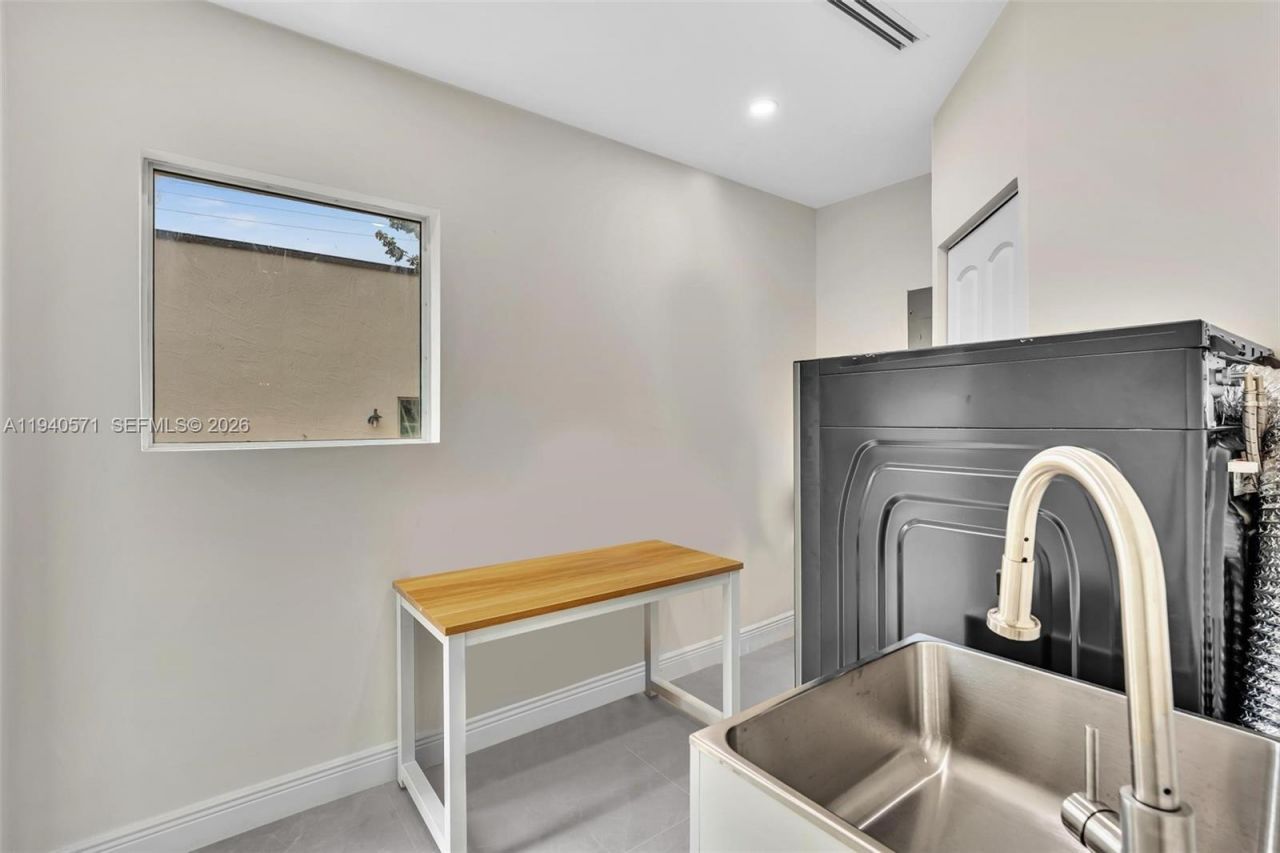 1636 SW 9th St, Miami, FL 33135 Photo