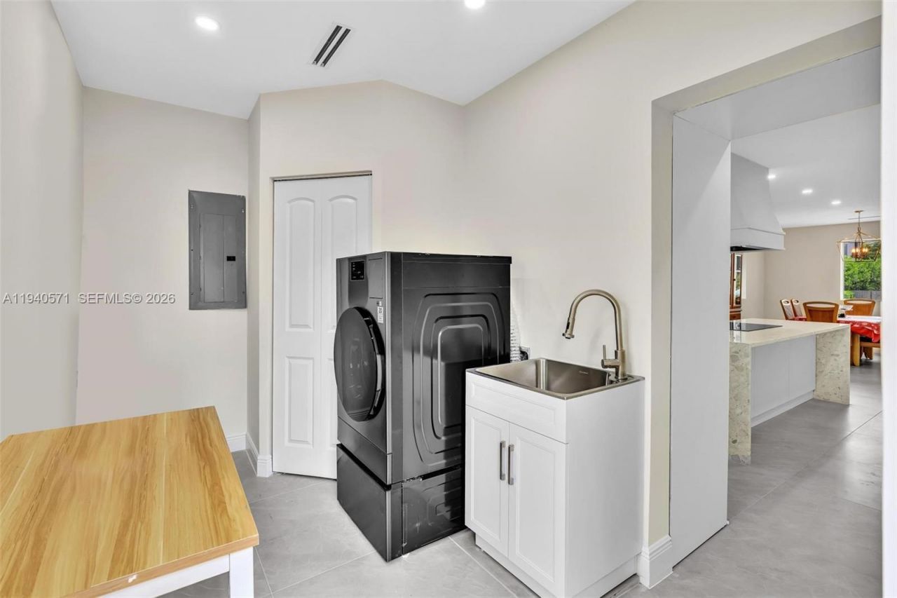 1636 SW 9th St, Miami, FL 33135 Photo