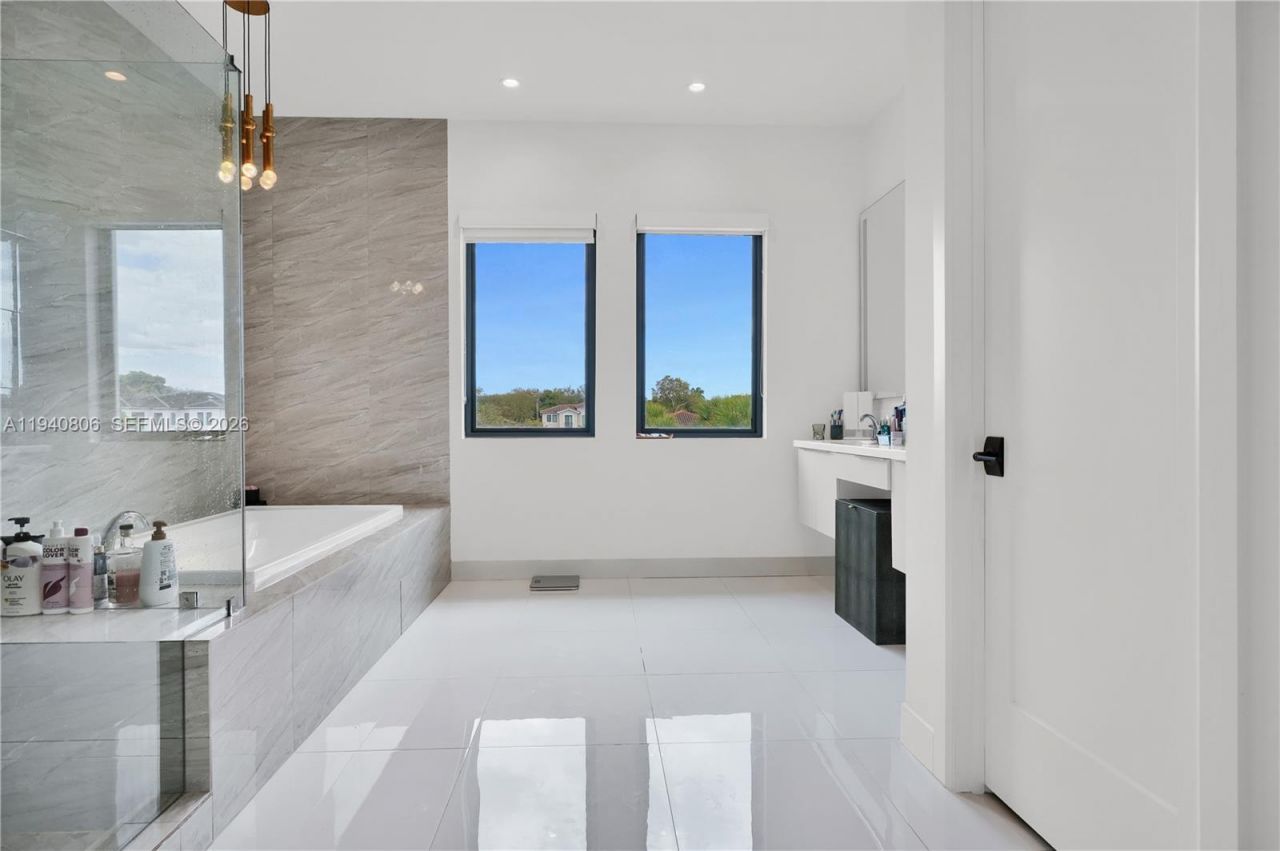 5635 Brookfield Cir W, Fort Lauderdale, FL 33312 Photo