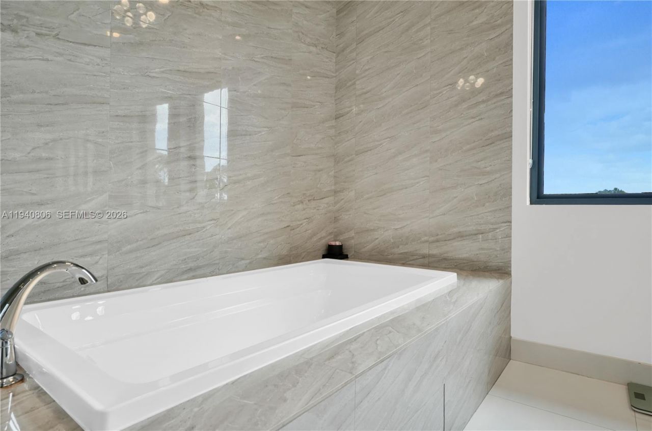 5635 Brookfield Cir W, Fort Lauderdale, FL 33312 Photo