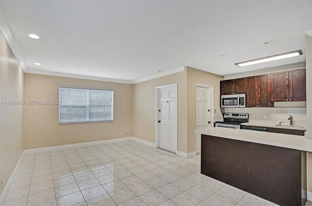 601 SE 5th Ct, Unit 110, Fort Lauderdale, FL 33301 Photo