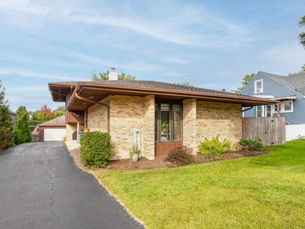 4940 Cornell Avenue, Downers Grove, IL 60515