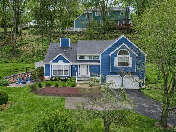 2 Perry Street, Cortlandt Manor, NY 10567