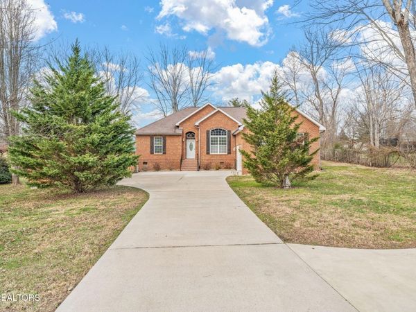 909 W Beaver Creek Drive, Powell, TN 37849