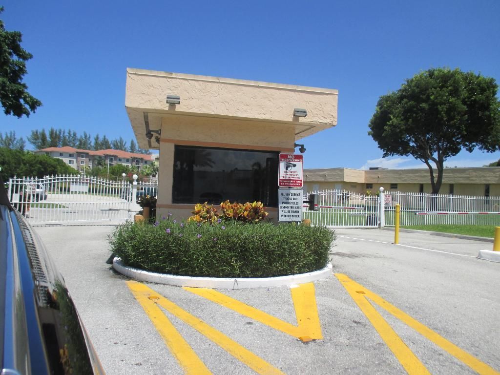 470 Executive Center Drive, Unit 2k, West Palm Beach, FL 33401 Photo