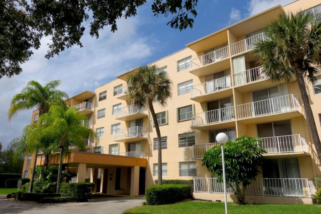 470 Executive Center Drive, Unit 2k, West Palm Beach, FL 33401 Photo