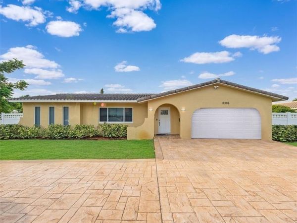 8306 NW 36th St, Coral Springs, FL 33065