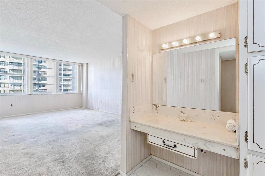 18031 Biscayne Boulevard, Unit 1104, Aventura, FL 33160 Photo