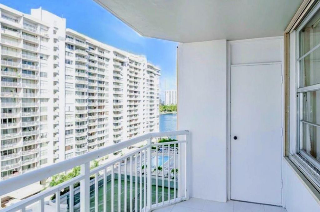 18031 Biscayne Boulevard, Unit 1104, Aventura, FL 33160 Photo