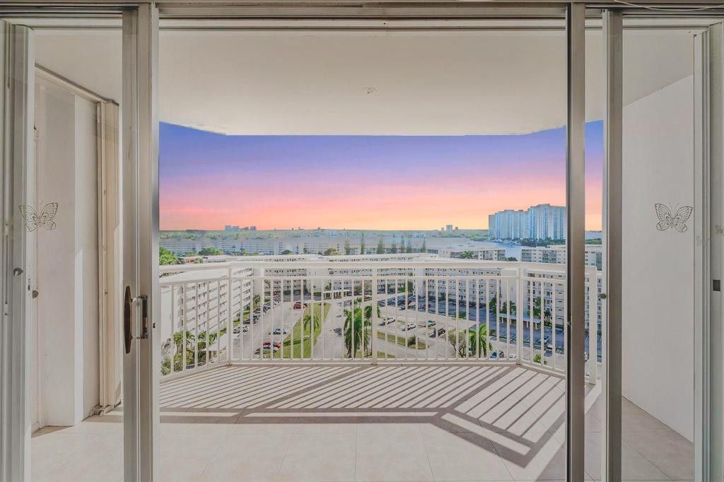 18031 Biscayne Boulevard, Unit 1104, Aventura, FL 33160 Photo