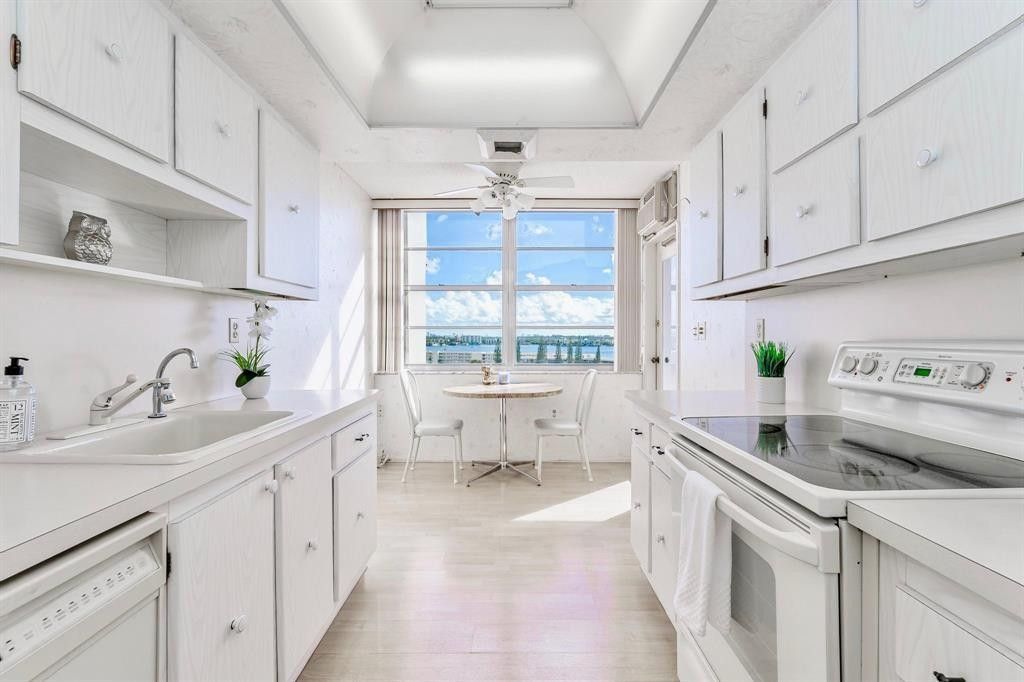 18031 Biscayne Boulevard, Unit 1104, Aventura, FL 33160 Photo