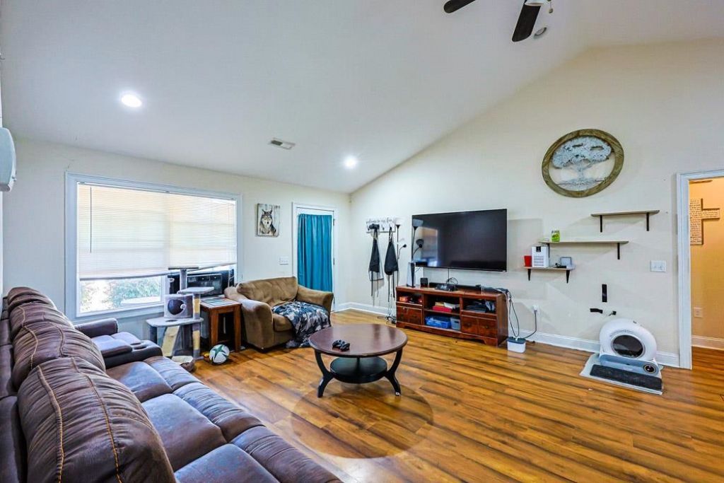 132 Blue Jacket Dr. Photo 10