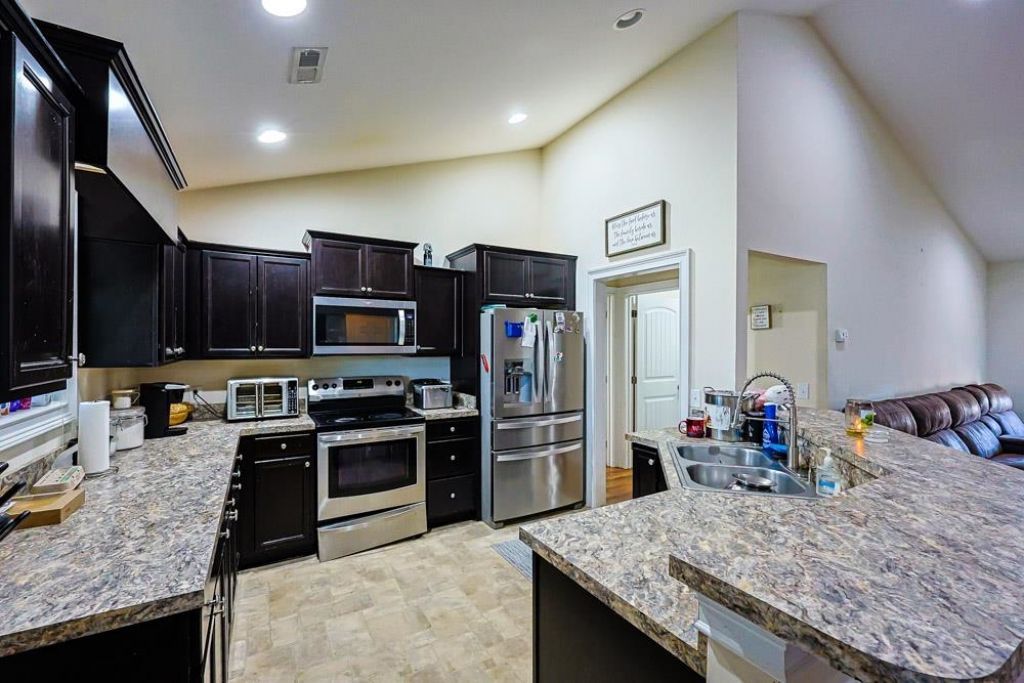 132 Blue Jacket Dr. Photo 7