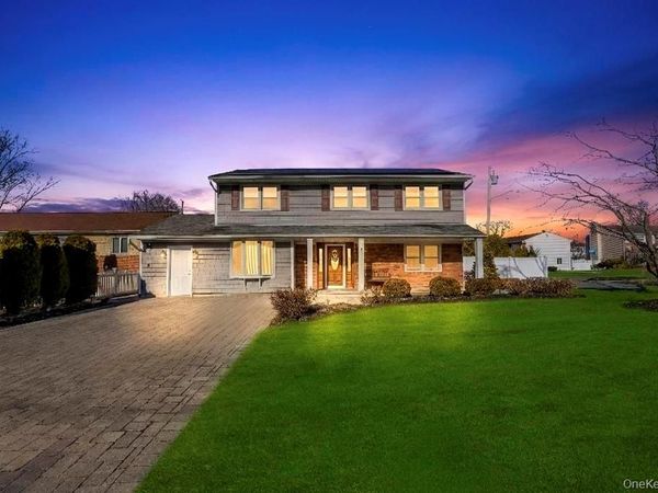 3 Avelaine Court, Babylon, NY 11702