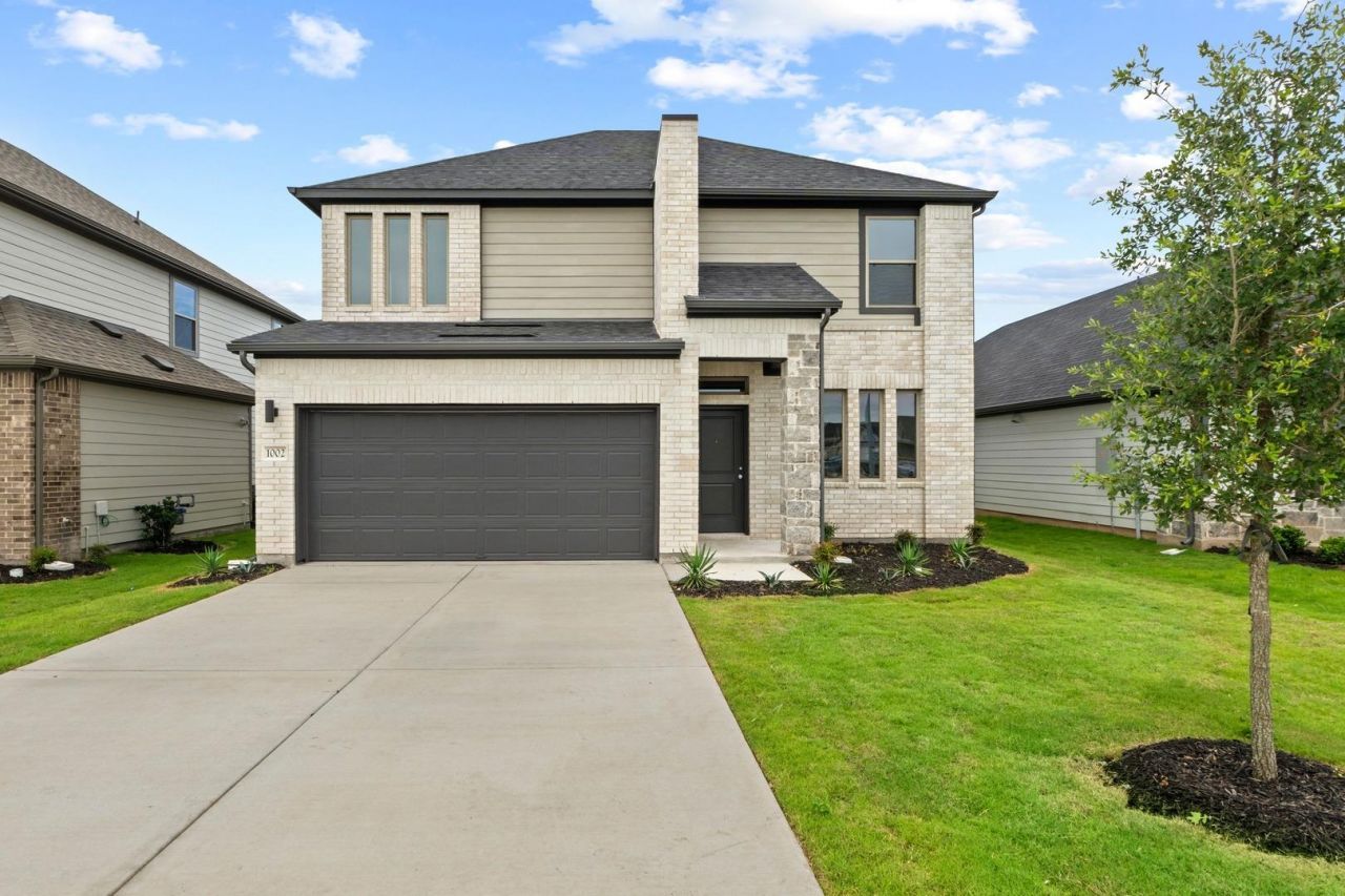 1002 Universal Dr, Hutto, TX 78634 Main Photo