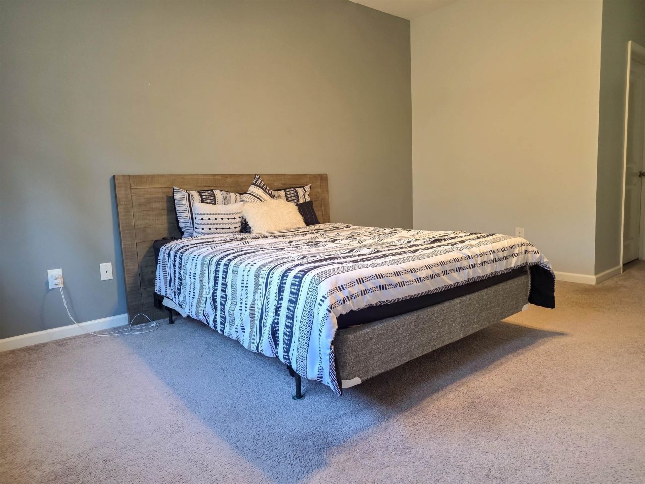 212 Legends Village Dr. Photo 13