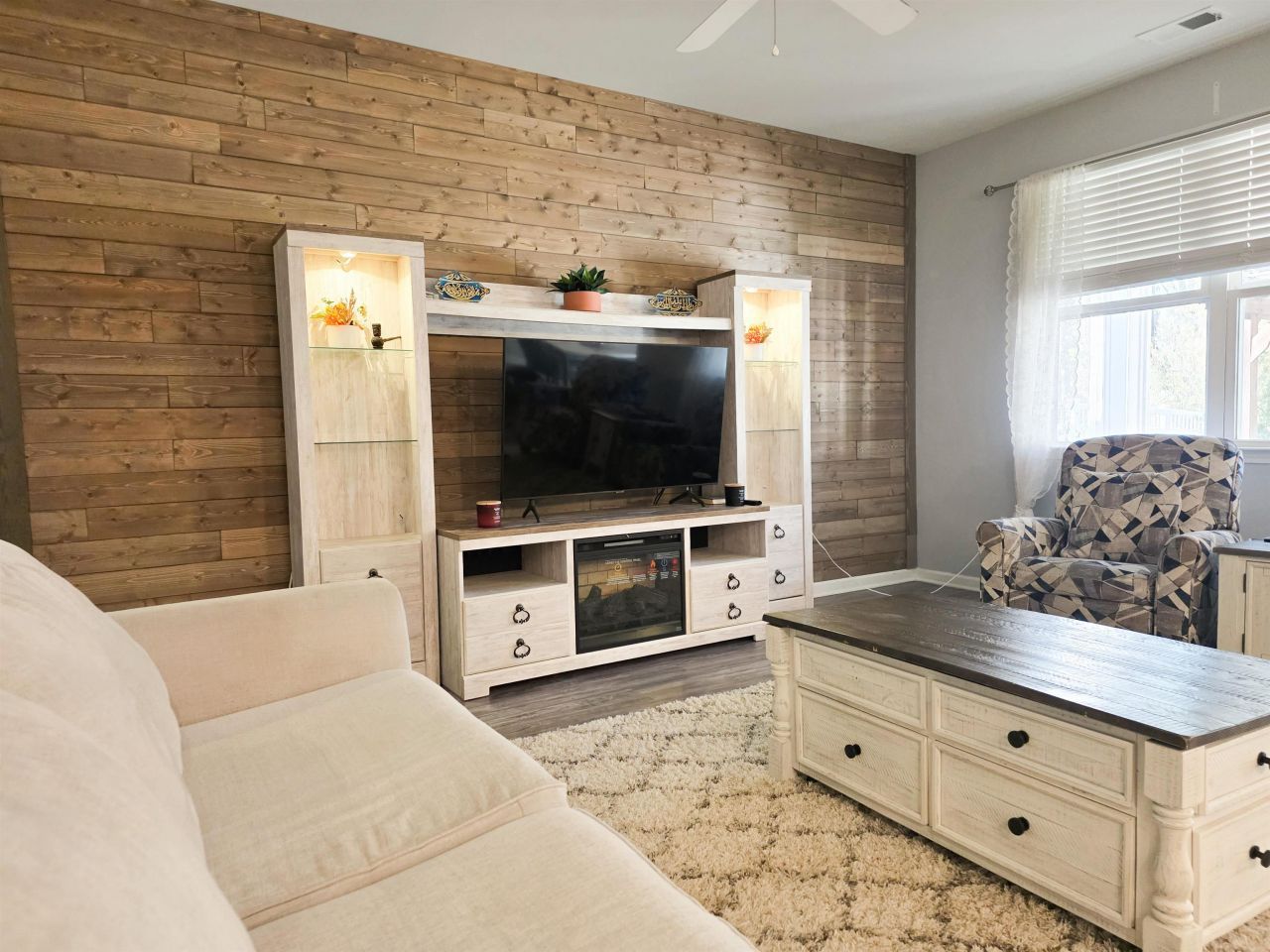 212 Legends Village Dr. Photo 17