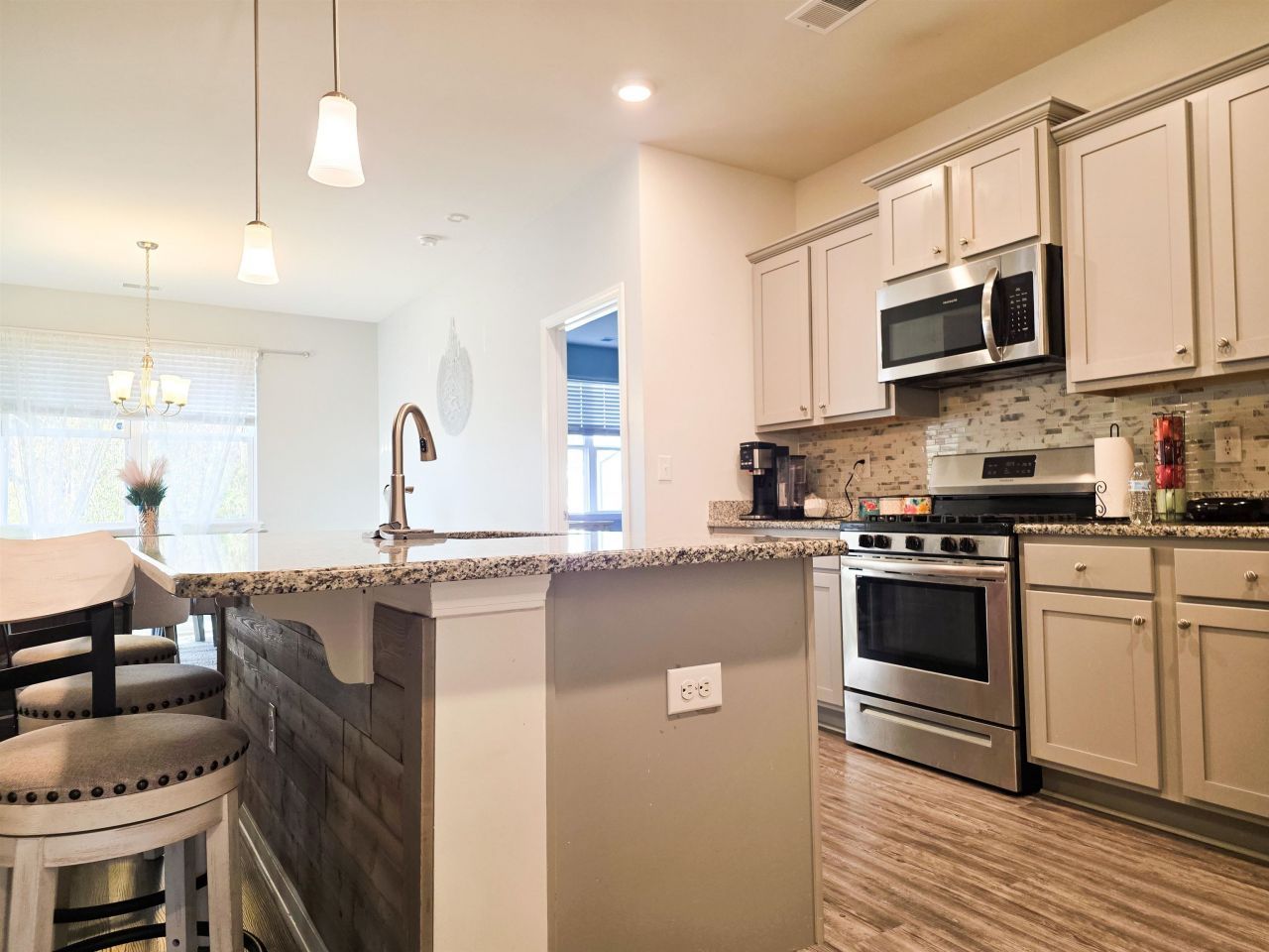 212 Legends Village Dr. Photo 5