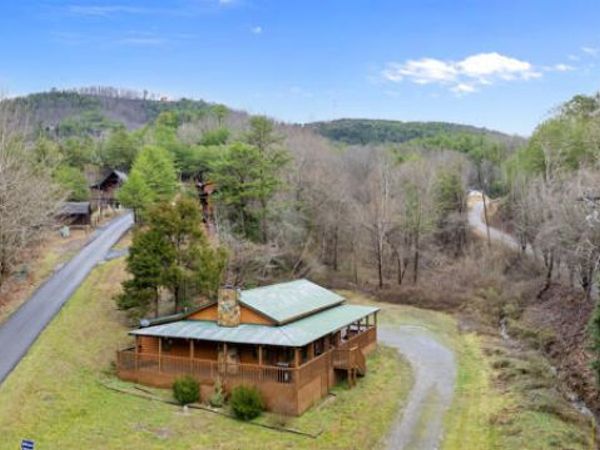 1999 E Mountain View Way, Sevierville, TN 37862