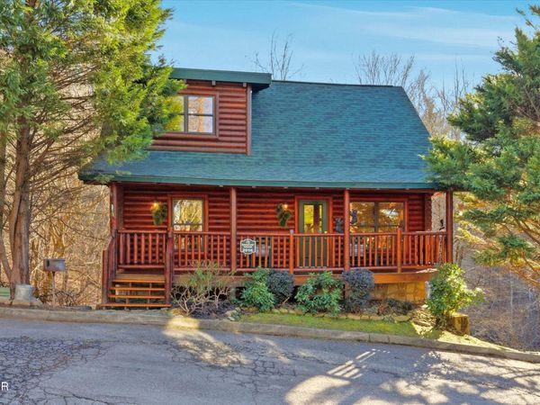 2016 Bear Creek Way, Pigeon Forge, TN 37862