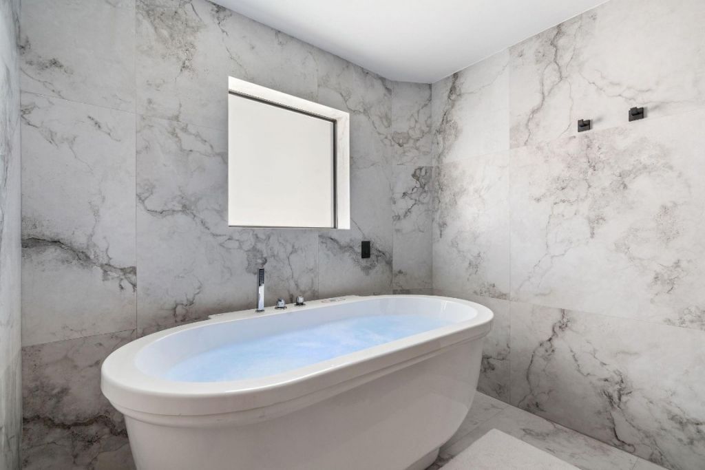 700 S Old Nob Hill Road, Plantation, FL 33324 Photo