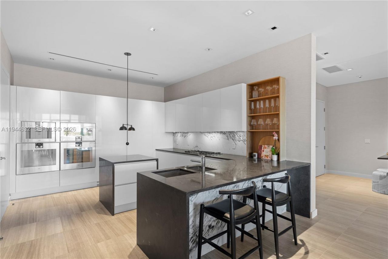 4701 N Meridian Ave, Unit 304, Miami Beach, FL 33140 Photo