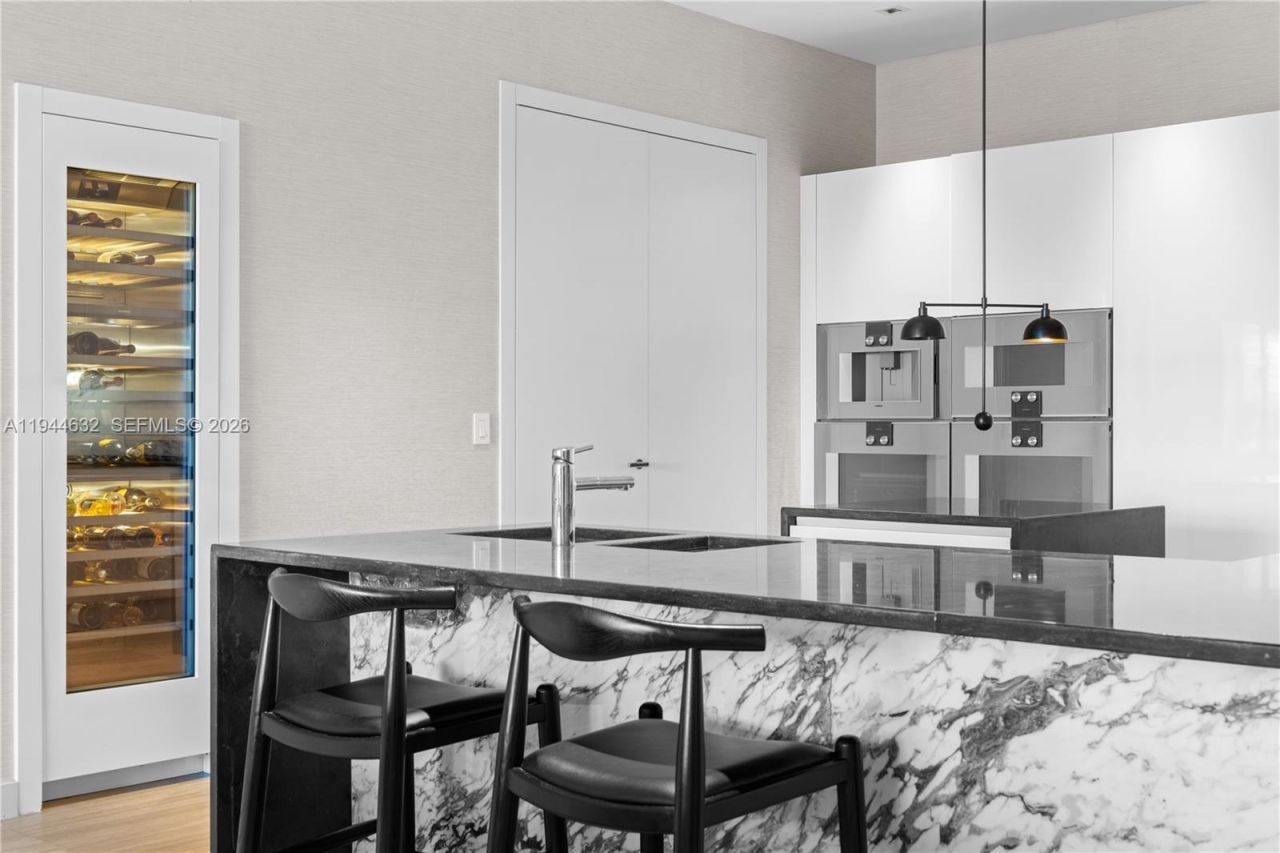 4701 N Meridian Ave, Unit 304, Miami Beach, FL 33140 Photo