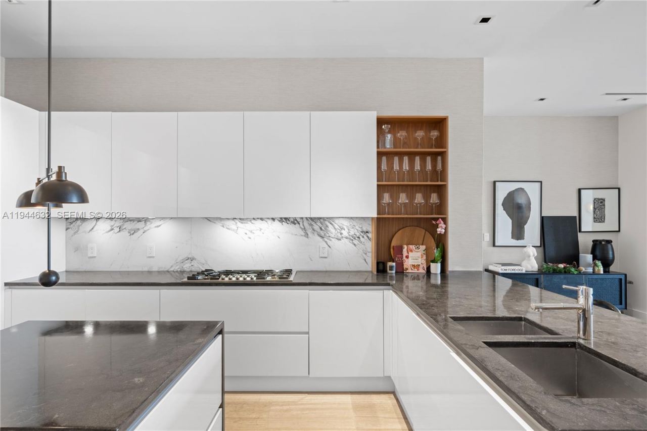 4701 N Meridian Ave, Unit 304, Miami Beach, FL 33140 Photo