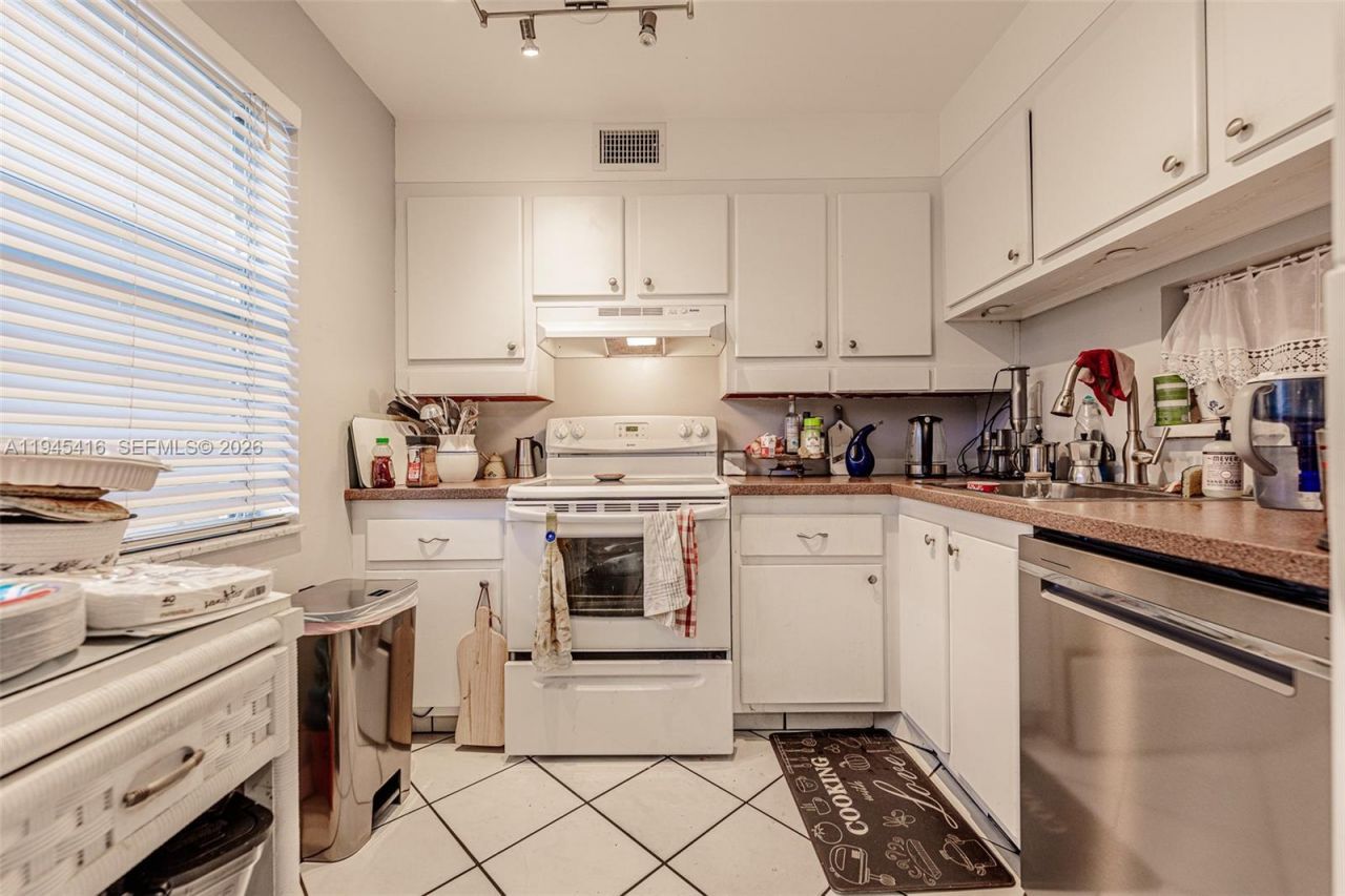 2601 NW 48th Ter, Unit 145, Lauderdale Lakes, FL 33313 Photo