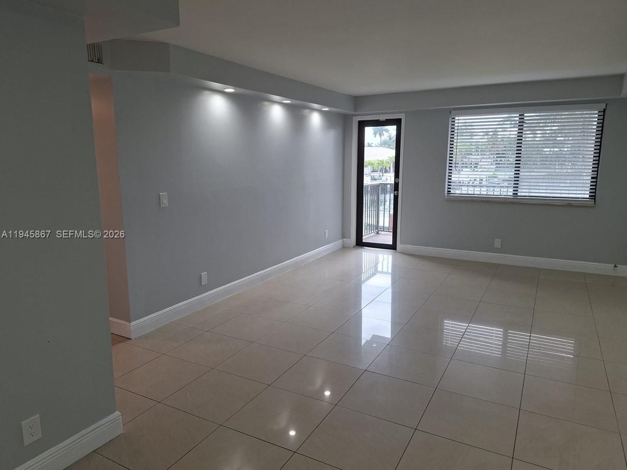 301 Golden Isles Dr, Unit 205, Hallandale Beach, FL 33009 Photo