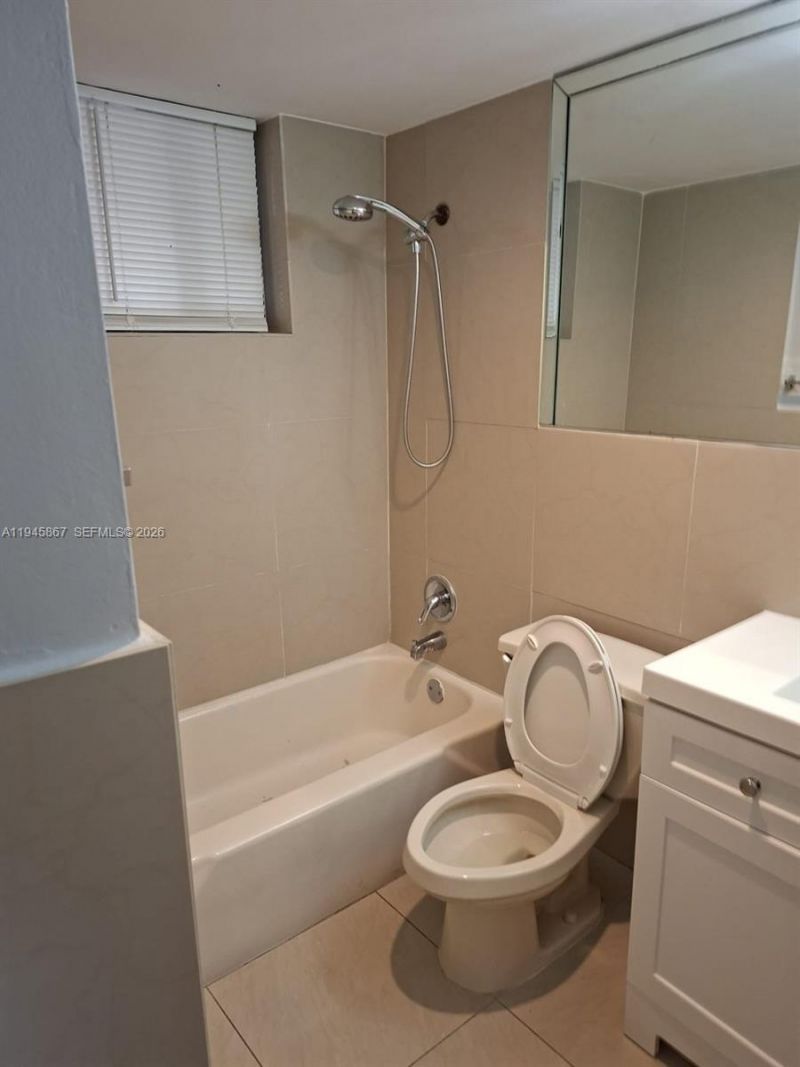 301 Golden Isles Dr, Unit 205, Hallandale Beach, FL 33009 Photo