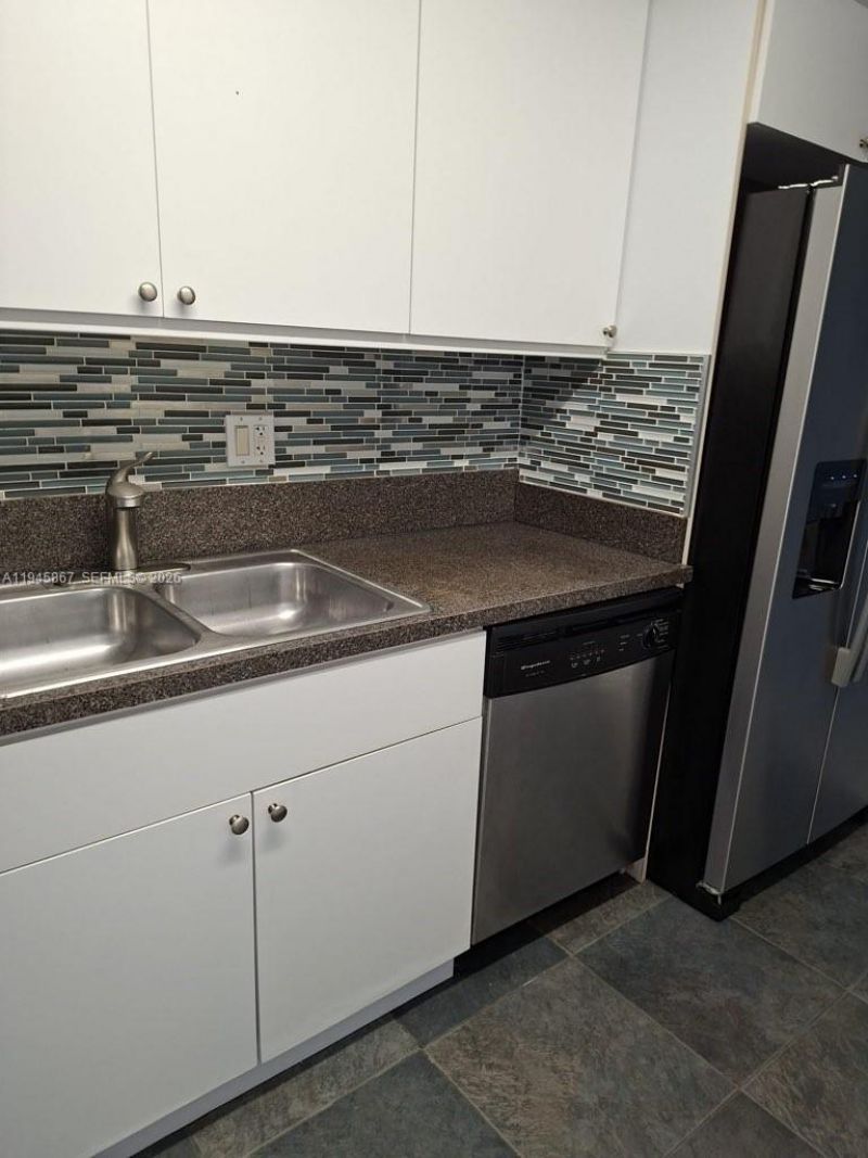 301 Golden Isles Dr, Unit 205, Hallandale Beach, FL 33009 Photo