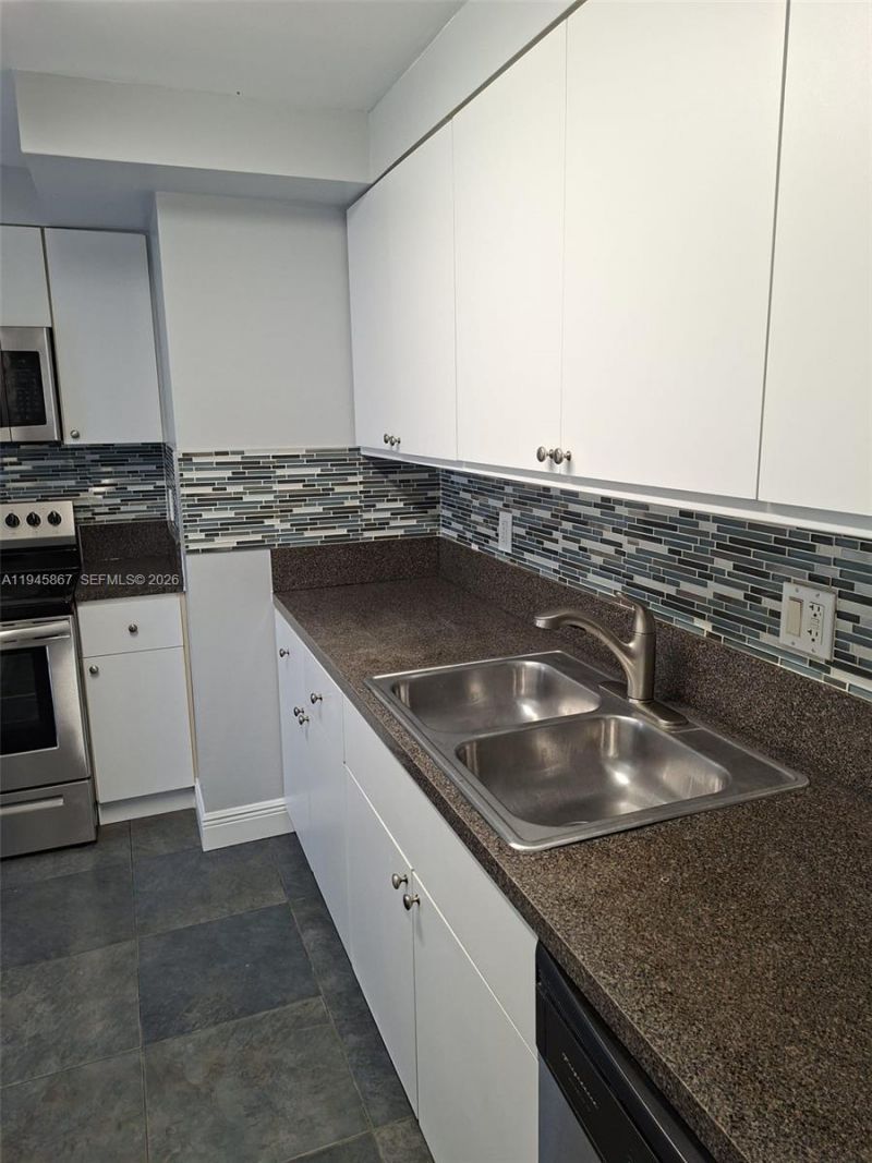 301 Golden Isles Dr, Unit 205, Hallandale Beach, FL 33009 Photo