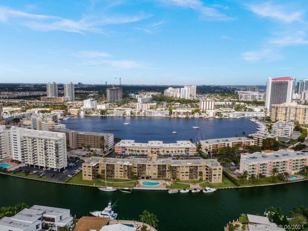 301 Golden Isles Dr, Unit 205, Hallandale Beach, FL 33009 Photo