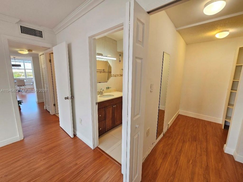 1300 NE Miami Gardens Dr, Unit 706E, Miami, FL 33179 Photo