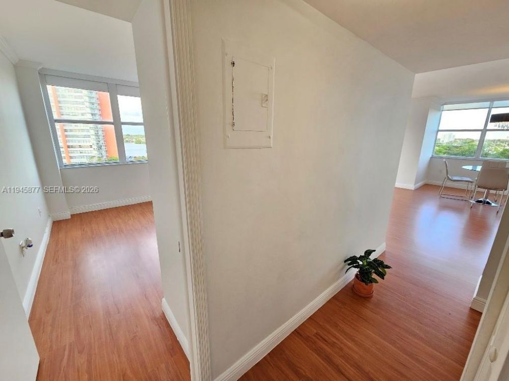 1300 NE Miami Gardens Dr, Unit 706E, Miami, FL 33179 Photo