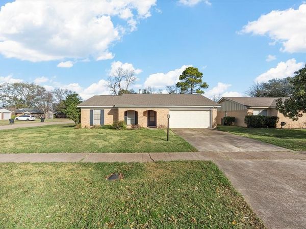 402 Wellington Court, Shreveport, LA 71115