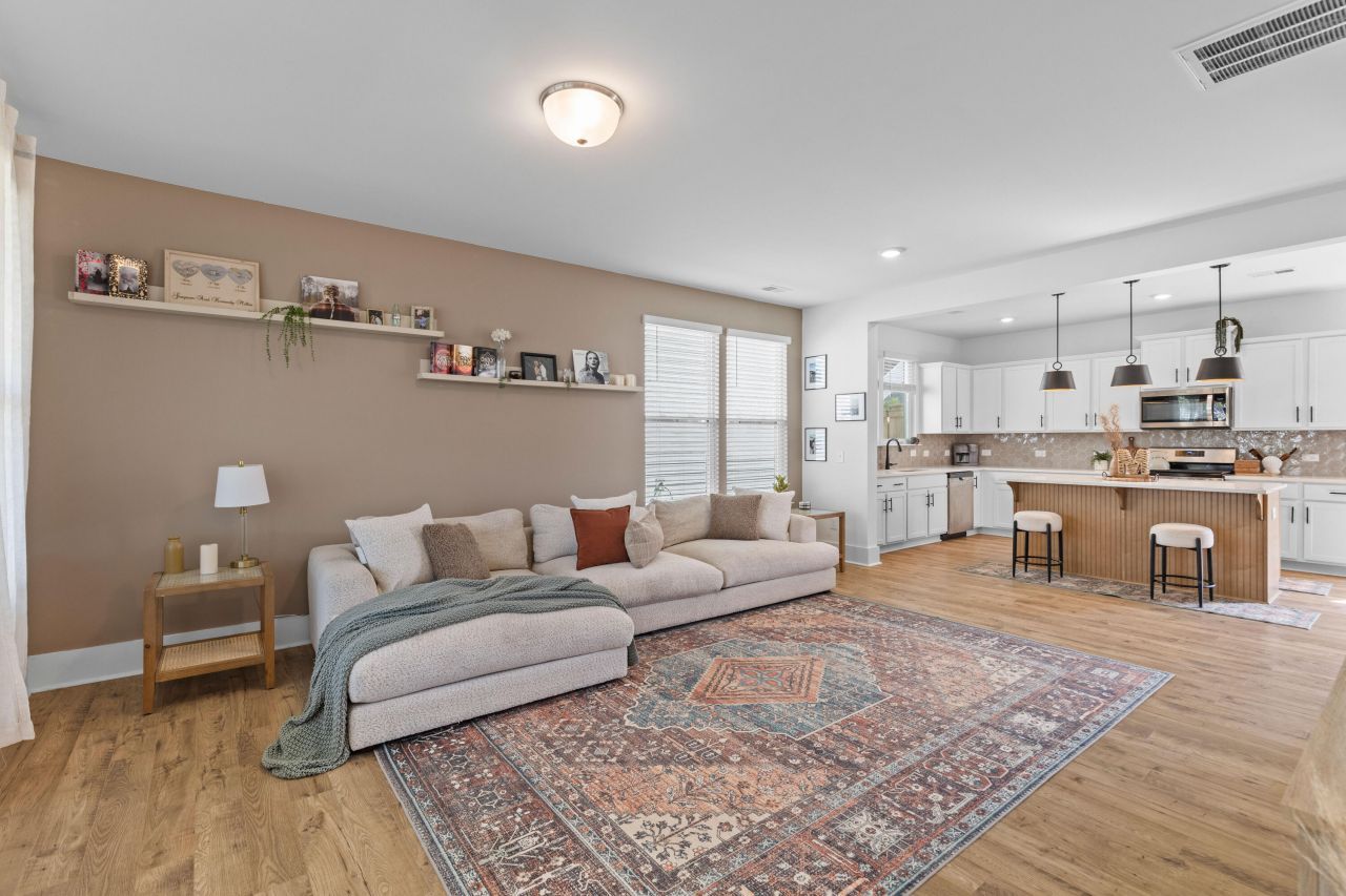 1223 Homecoming Boulevard Photo 4