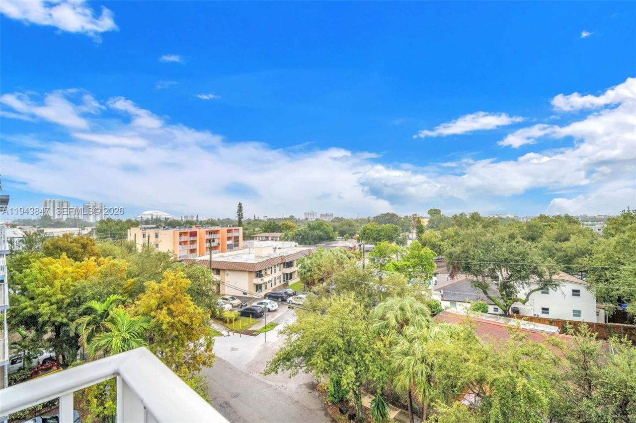 2475 NW 16th St Rd , Unit 601, Miami, FL 33125 Photo