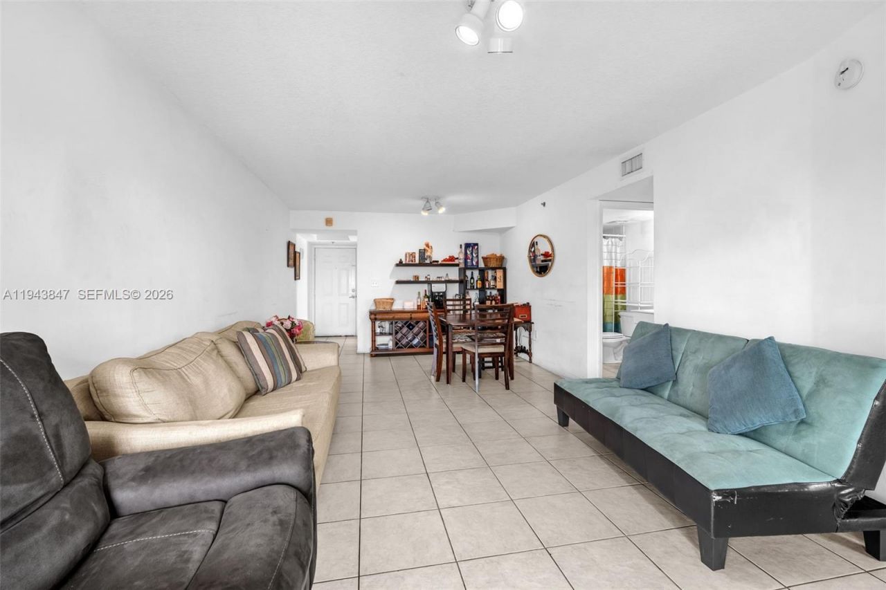 2475 NW 16th St Rd , Unit 601, Miami, FL 33125 Photo