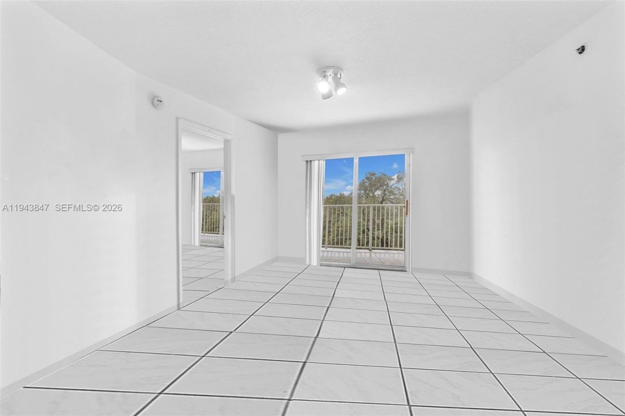 2475 NW 16th St Rd , Unit 601, Miami, FL 33125 Photo