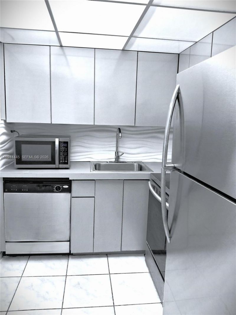 17570 Atlantic Blvd, Unit 104, Sunny Isles Beach, FL 33160 Photo