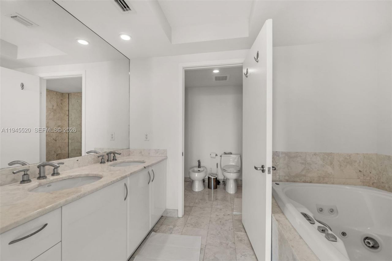 1331 Brickell Bay Dr, Unit 1007, Miami, FL 33131 Photo