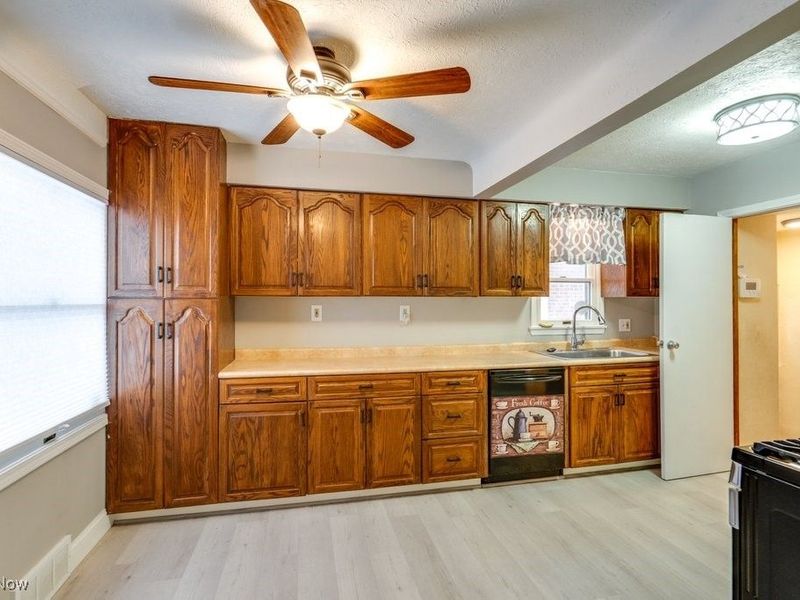 6506 Orchard Avenue, Parma, OH 44129 Photo 8