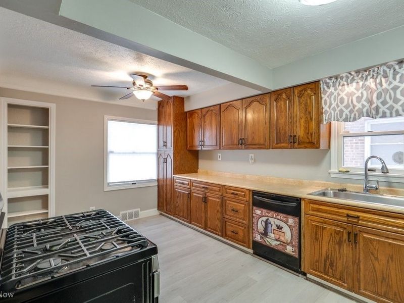 6506 Orchard Avenue, Parma, OH 44129 Photo 9