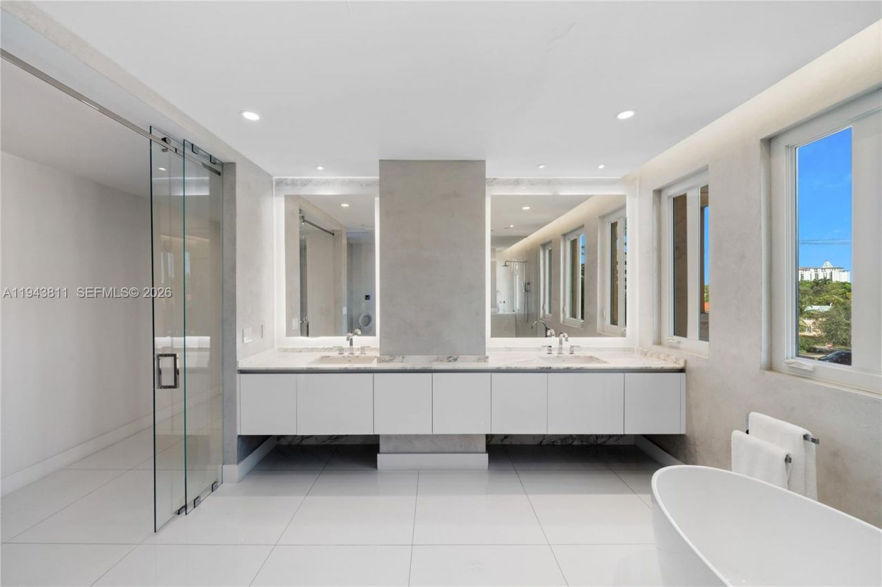 600 Coral Way, Unit 2, Coral Gables, FL 33134 Photo