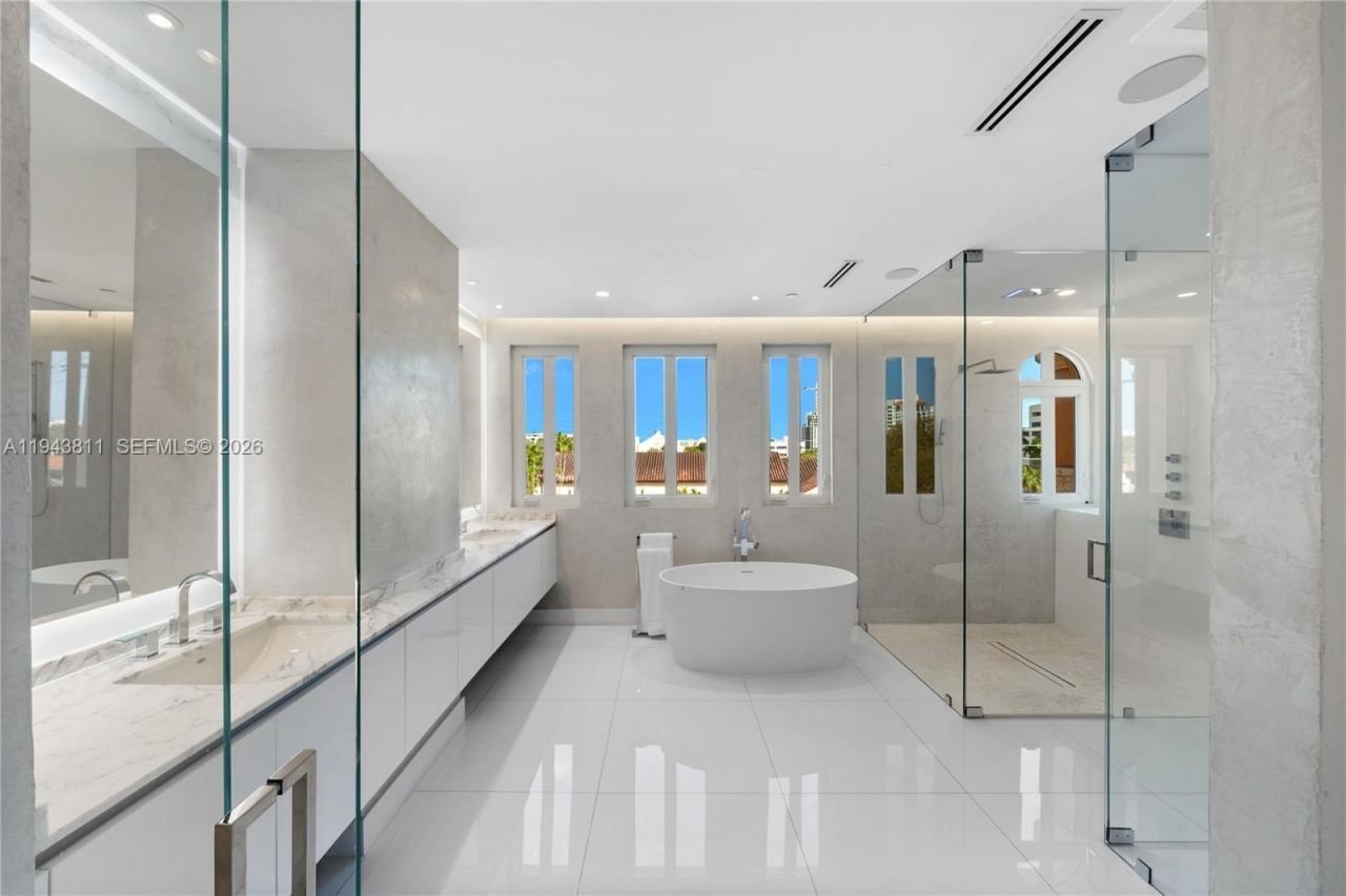 600 Coral Way, Unit 2, Coral Gables, FL 33134 Photo